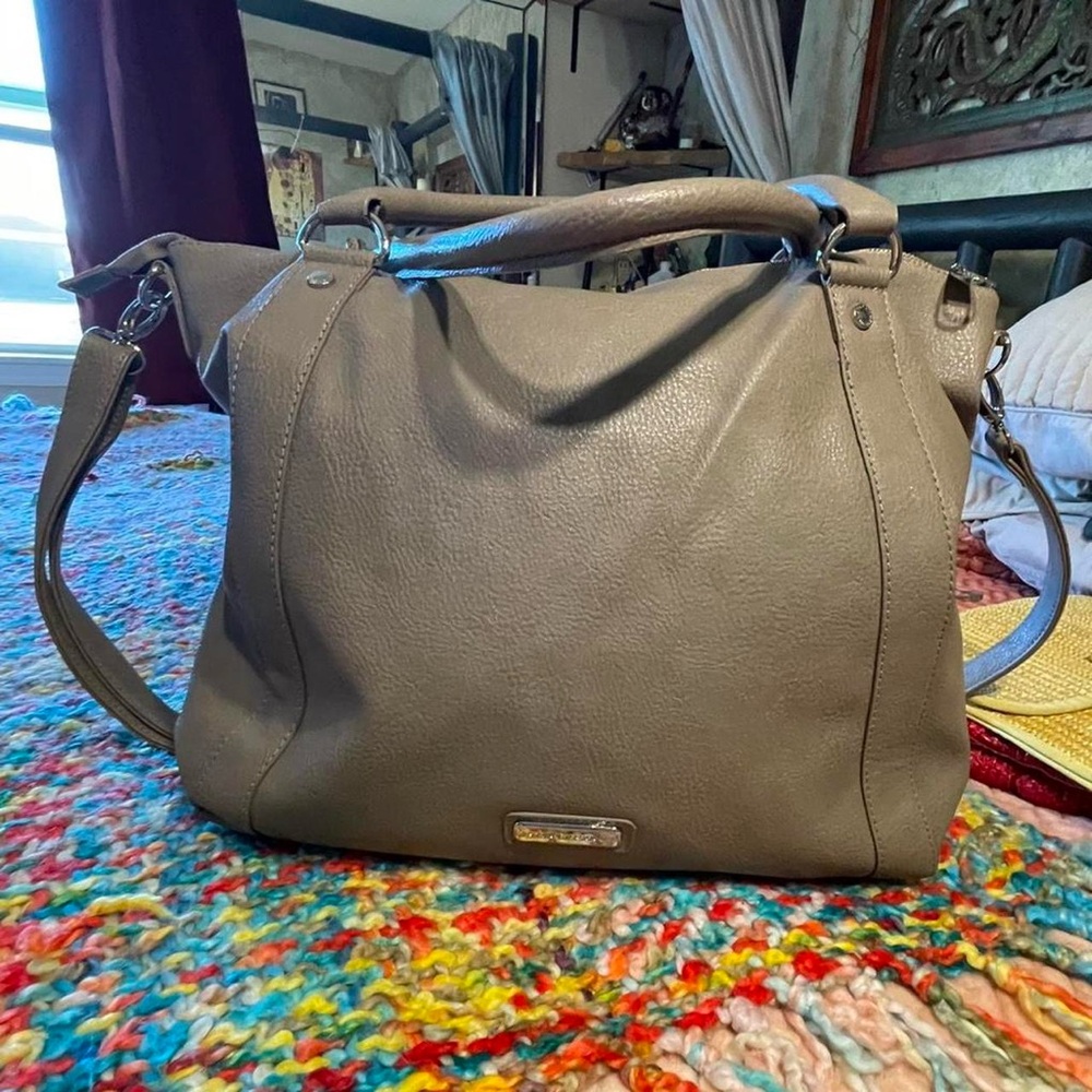 Elegant Gray Handbag